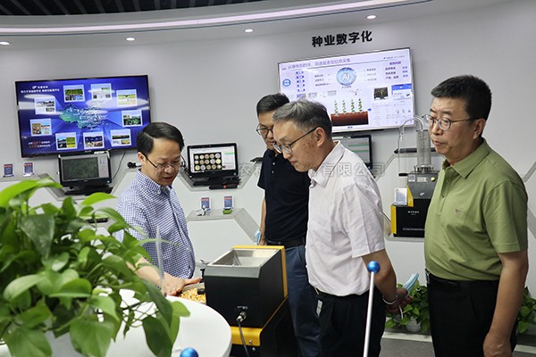 农业农村部信息中心主任王小兵一行莅临好色APP在线观看考察调研