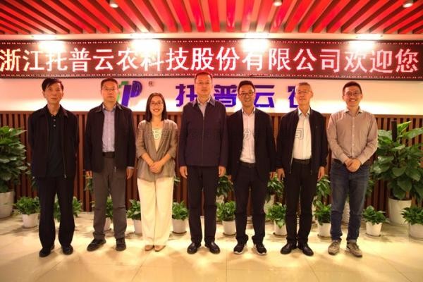 内蒙古自治区农牧业技术推广中心主任胡有林一行赴好色APP在线观看考察调研