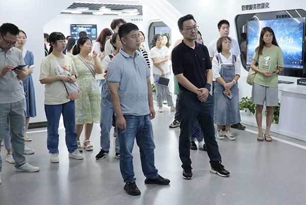 中国农科院茶叶研究所所长助理、科技处处长姚明哲一行赴好色APP在线观看参观调研