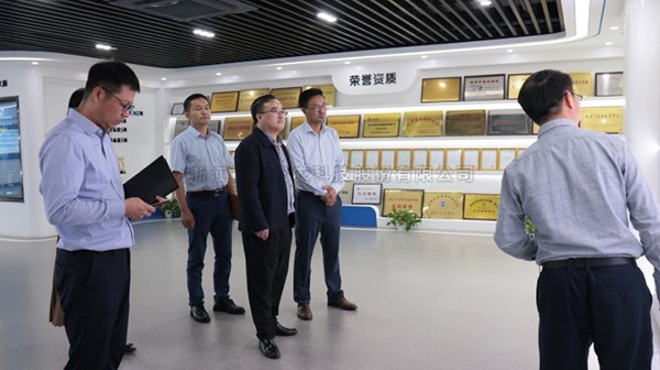 杭州市拱墅区委常委、常务副区长黄飞一行莅临好色APP在线观看考察调研