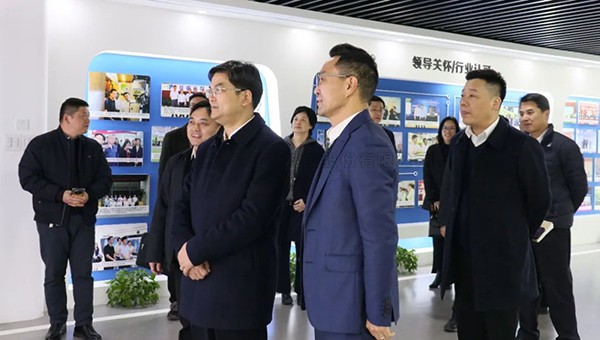 拱墅区委书记李志龙一行莅临好色APP在线观看调研
