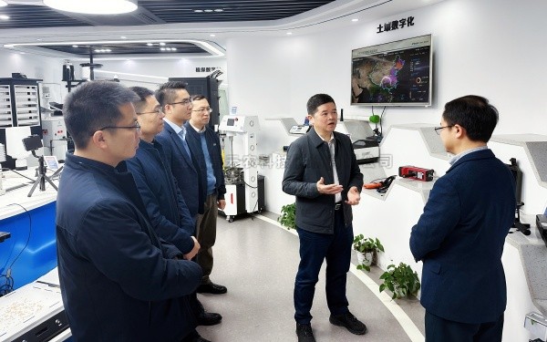 广西农村投资集团有限公司党委书记、董事长廖应灿一行莅临好色APP在线观看调研参观