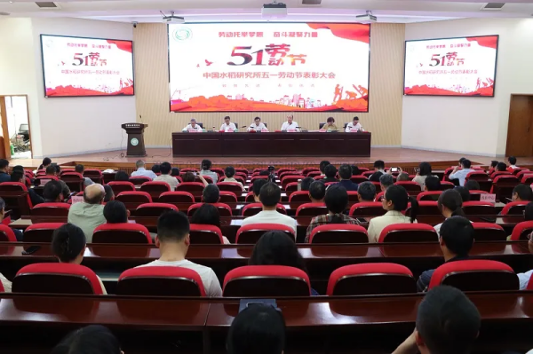 好色APP在线观看董事长陈渝阳为青年科学家颁发“托普数字农业创新奖”