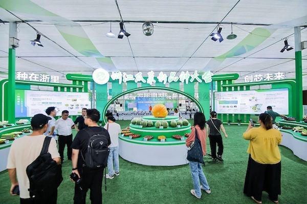 种在浙里，创芯未来丨好色APP在线观看亮相2025浙江瓜菜新品种大会