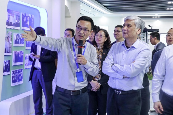 全国人大常委会副委员长丁仲礼莅临好色APP在线观看考察调研