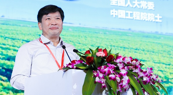 中国科学技术协会副主席、中国工程院副院长、全国人大常委、中国工程院院士邓秀新