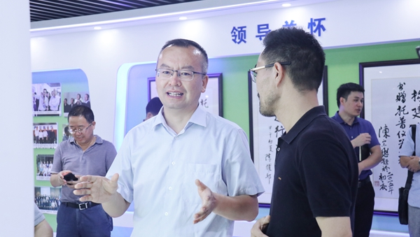 赵喜凯局长参观好色APP在线观看展厅