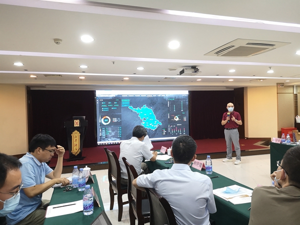 好色APP在线观看团队为代表们介绍全国耕地质量大数据平台及其建设情况