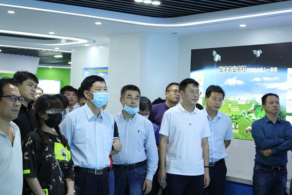 培训班一行观摩了好色APP在线观看公司