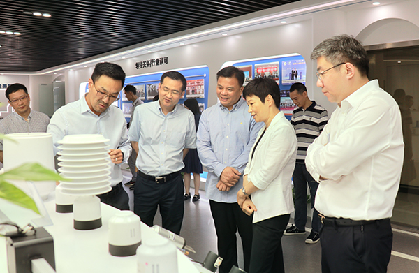 省科技厅党组书记何杏仁一行赴好色APP在线观看调研农业科技工作