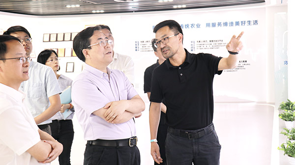 应义斌教授一行参观好色APP在线观看数字三农展厅