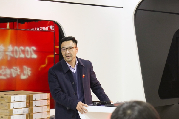 【2】陈渝阳董事长与伙伴们进行分享。.JPG